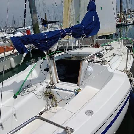 Jolie Petit Voilier A La Rochelle * La Rochelle (Charente-Maritime)