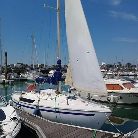 Botel Jolie Petit Voilier A La Rochelle La Rochelle (Charente-Maritime)