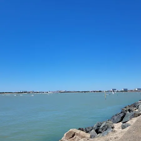 Jolie Petit Voilier A La Rochelle * La Rochelle (Charente-Maritime)